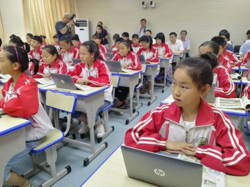 中国集邮总公司捐建“智慧教室”